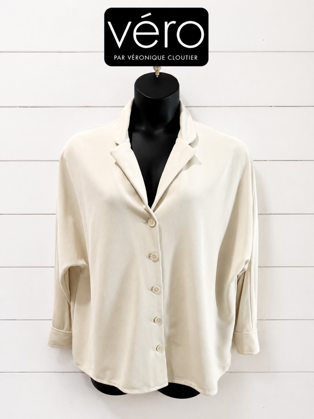 NWOT VERO by Véronique Cloutier – Oversized Cream Blouse – Size 16